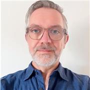 Profesor de inglés con más de 15 años de experiencia en enseñanza y gestión académica. Especializado en preparación de exámenes.